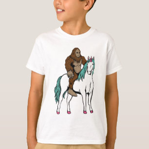 Bigfoot som rider en Unicorn Tee Shirt