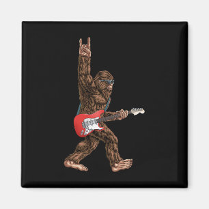 Bigfoot spelar en elektrisk gitarr Sten på Sasquat Magnet