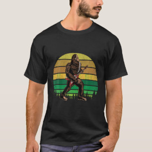 Bigfoot spelar en elektrisk gitarr Sten på Sasquat T Shirt