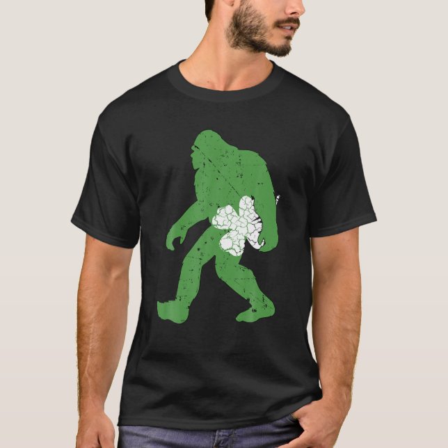 Bigfoot St patrick's day, Irish Bigfoot T Shirt (Framsida)