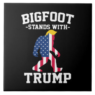 Bigfoot Stands med trumfkort 2024 Kakelplatta
