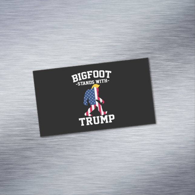 Bigfoot Stands med trumfkort 2024 Magnetiska Visitkort (In Situ)