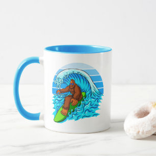 Bigfoot Surfing Riding The Waves Rolig Sasquatch Mugg