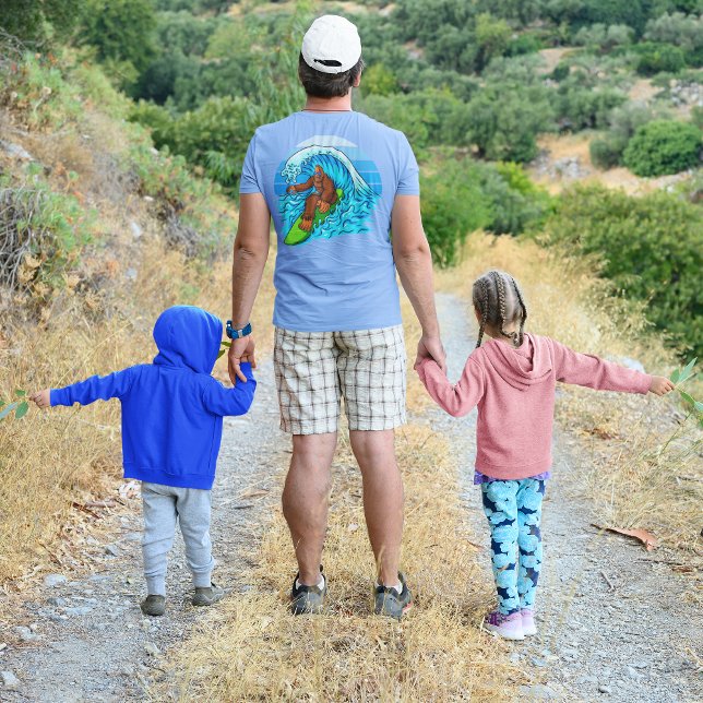 Bigfoot Surfing vid Vinkar Roligt Sasquatch T Shirt (Skapare uppladdad)