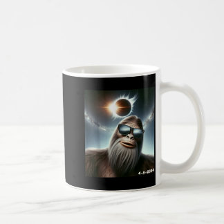 Bigfoot Tar En Selfie Solförmörkelse 2024 Iklädd Kaffemugg