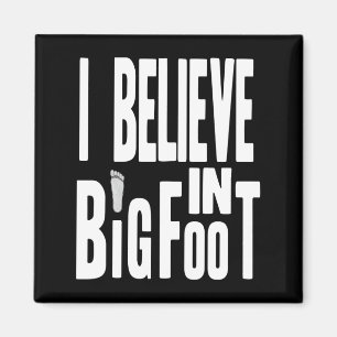 Bigfoot troende - vittext för mörka färger magnet