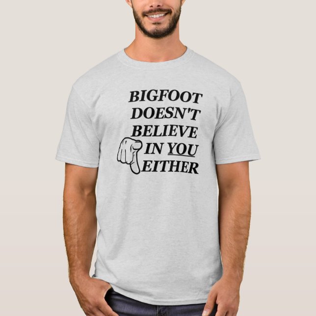 Bigfoot tror inte i DIG either! Tee Shirt (Framsida)