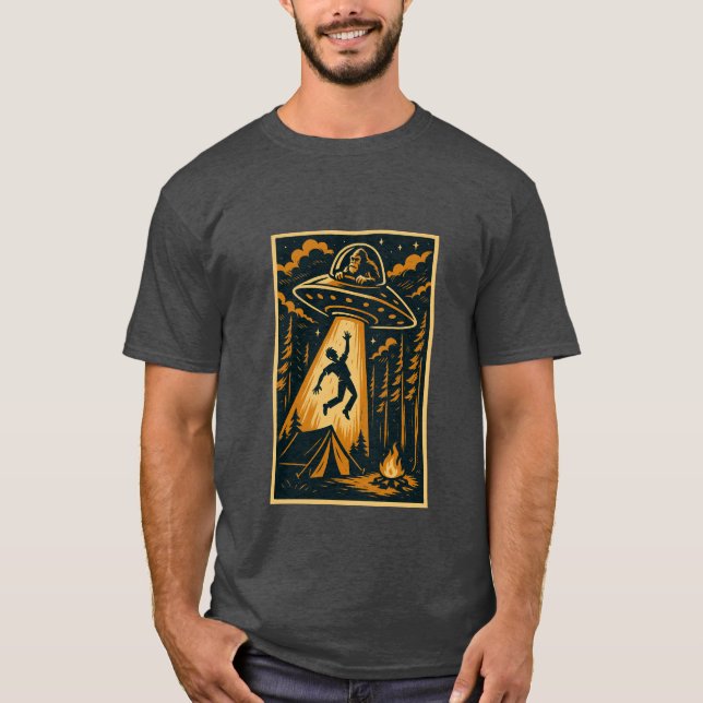 Bigfoot UFO Abduction in Redwood T Shirt (Framsida)