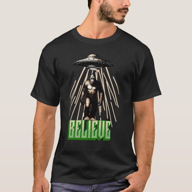 Bigfoot UFO tror T Shirt (Framsida)