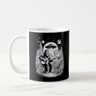 Bigfoot UFO-utlänning runt Campfire Nature Hickor Kaffemugg