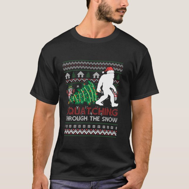 Bigfoot Ugly Santa Hat Light Funny Sasquatch Chris T Shirt (Framsida)