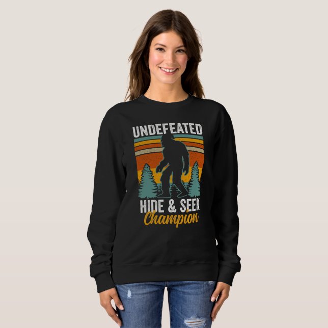 Bigfoot Undefeated Hide & Seek Champion T Shirt (Hel framsida)