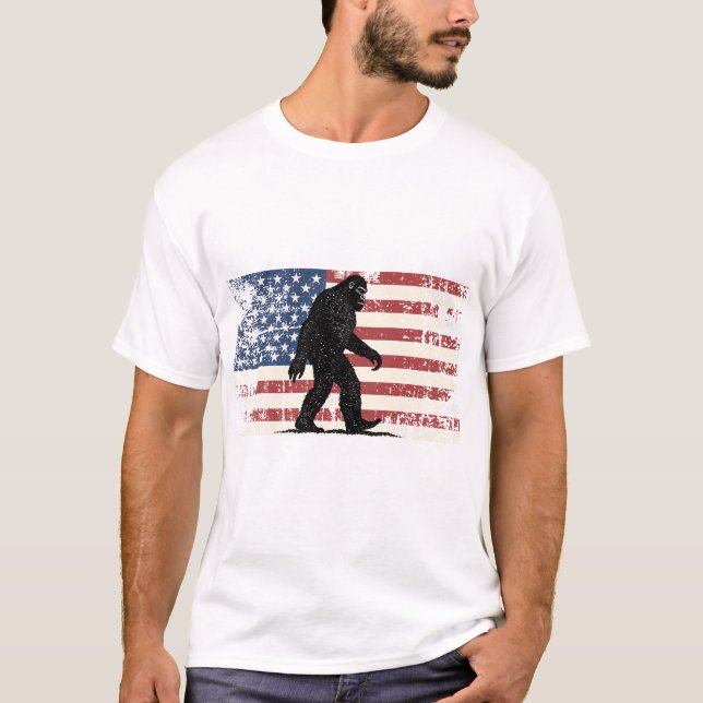 Bigfoot US Flag - Men Women Kids - Sasquatch  T Shirt (Framsida)