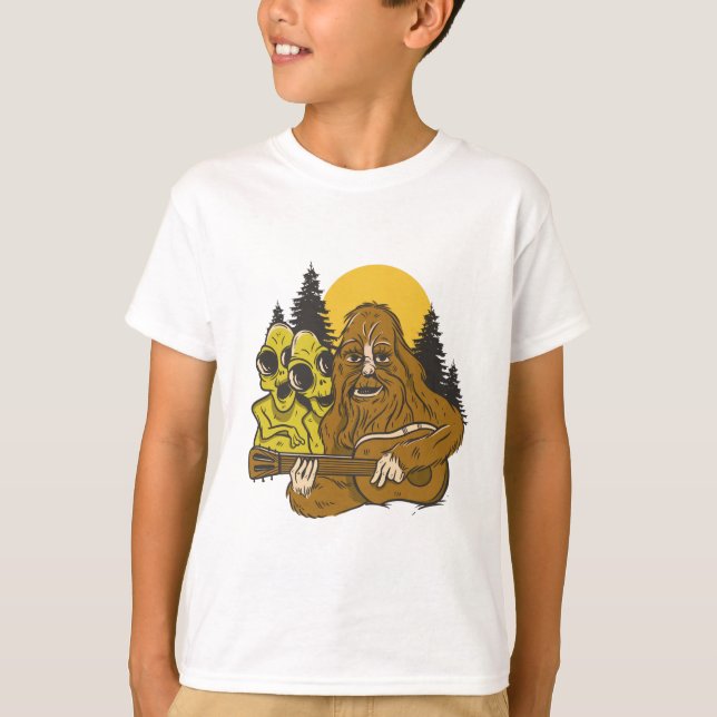 Bigfoot Utomjordingars Guitar Camping Sasquatch Fu T Shirt (Framsida)