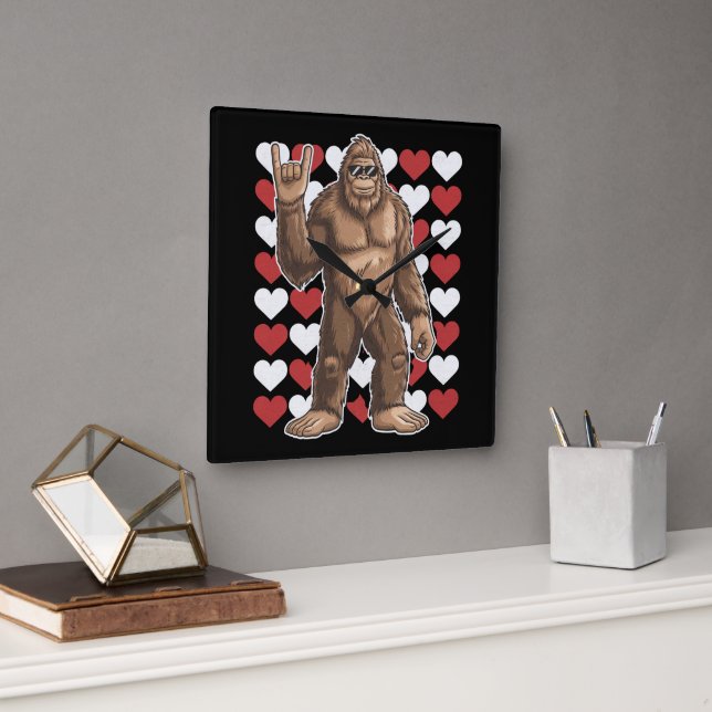 Bigfoot Valentines day Funny Hearts Sasquatch Kärl Fyrkantig Klocka (Kontor)