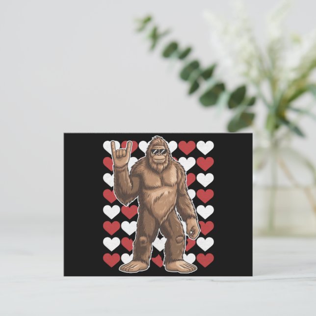 Bigfoot Valentines day Funny Hearts Sasquatch Kärl Vykort (Stående Fram)