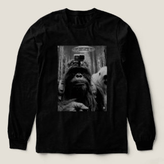 Bigfoot Watching UFO Alien for campers T Shirt