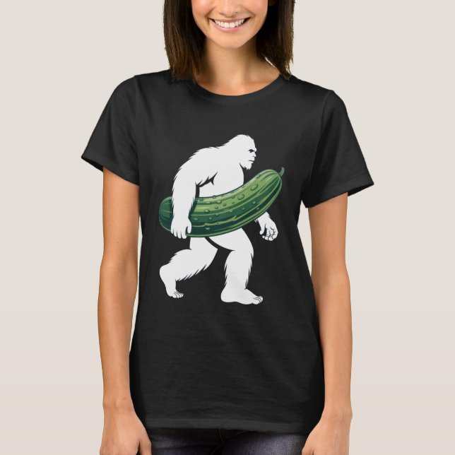 Bigfoot with Cucumber for Adventurous Campers and  T Shirt (Framsida)