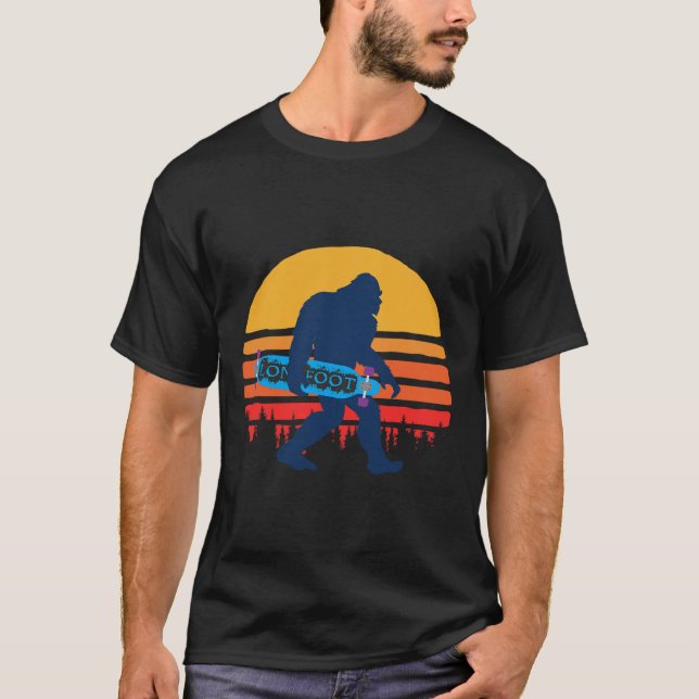 Bigfoot With Longboard - Skateboarding  T Shirt (Framsida)