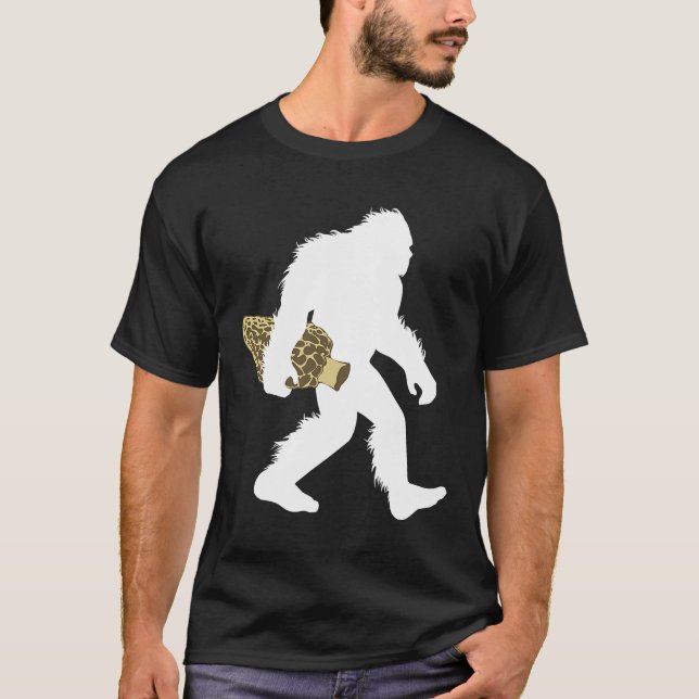 Bigfoot with Morel Mushroom Shirt, Sasquatch Fungi T Shirt (Framsida)
