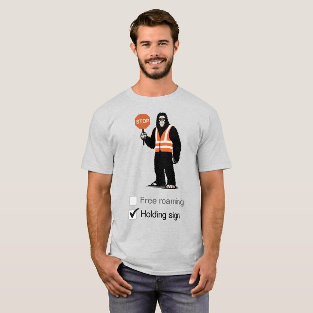 Bigfoot works as a traffic controller T-Shirt (Hel framsida)