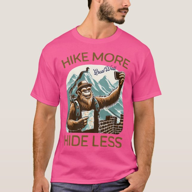 Bigfoot's Bucket List Hike More Gömmer mindre Unde T Shirt (Framsida)