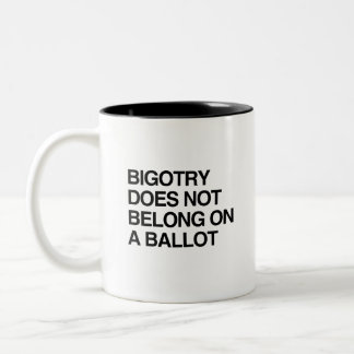 BIGOTRY TILLHÖR INTE EN BALLOT Två-Tonad MUGG