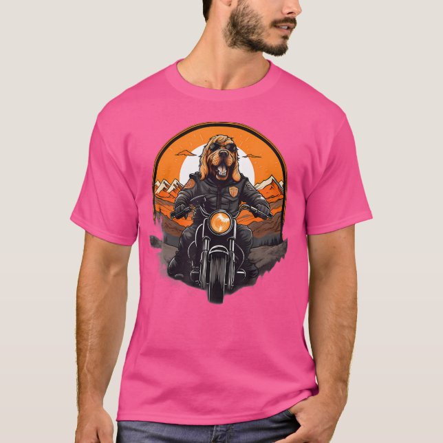 Biker Bloodhound Hund Riding Motorcycle T Shirt (Framsida)