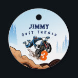 Biker Kid Dirt Stunt Bike Birthday Gåvor Etiketter<br><div class="desc">Fira ditt barns speciella dag med en spännande biker temat födelsedagsfest! Våra inbjudningskort för personlig innehåller en stöttcykel, perfekt för din lilla bedövande firande. Inbjudan alla sina vänner och låt party börja! Med ett temat party kommer ditt barn och deras gäster att få en explosion och minnena kommer att räcka...</div>