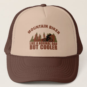 biker pappa i bergstrakter som ett normalt pappa m keps