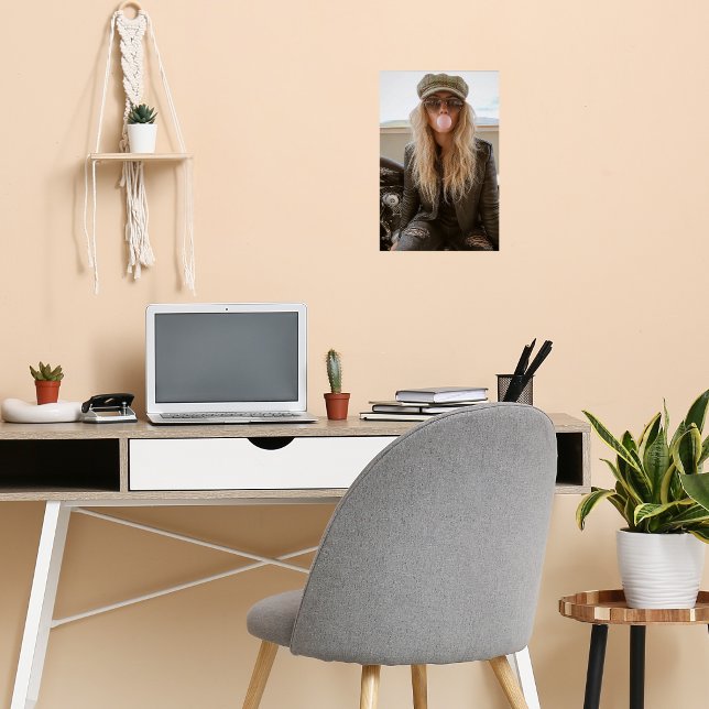 Biker Woman Pink Bubble Gum Bubble Stylish Poster (Skapare uppladdad)