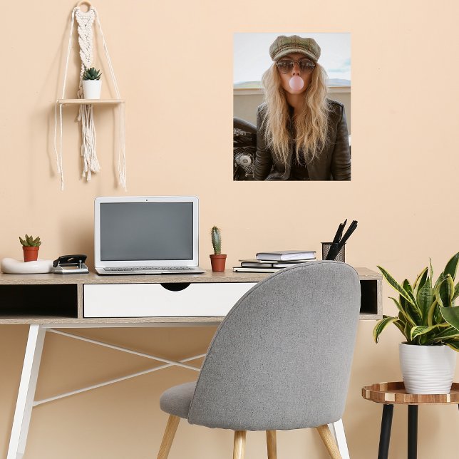 Biker Woman Pink Bubble Gum Bubble Stylish Poster (Skapare uppladdad)