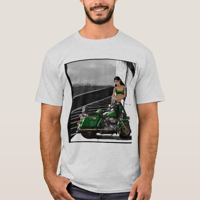 Bikerflickor rider hårt tee (Framsida)