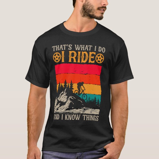 Biking and Cycling   17 T Shirt (Framsida)