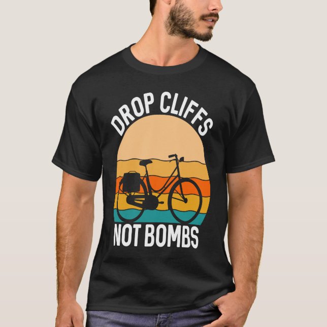 Biking and Cycling   37 T Shirt (Framsida)