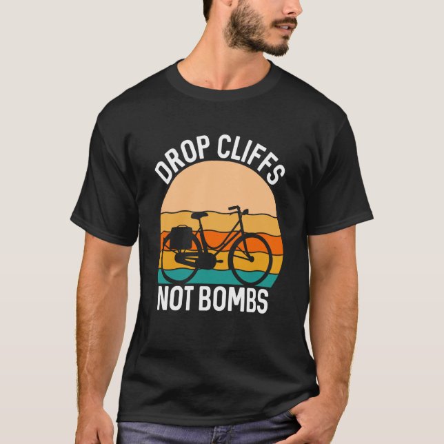 Biking and Cycling  88 T Shirt (Framsida)