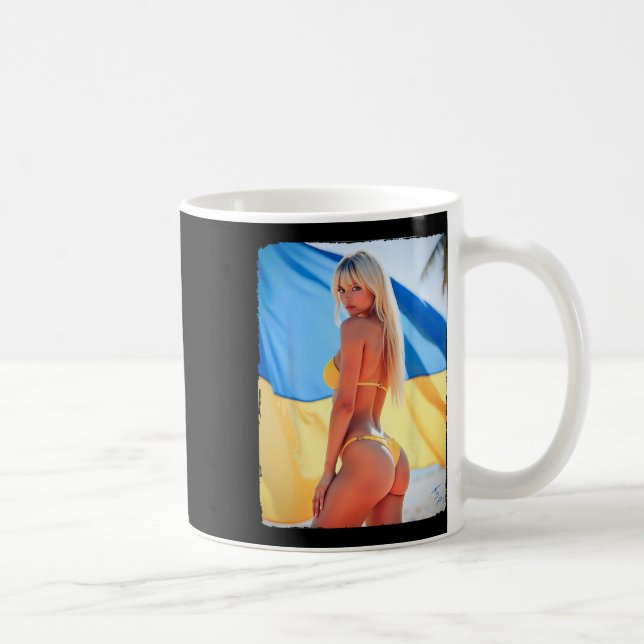 Bikini Bybe - Y Blond Bybe Och Ukrainas Flagga  Kaffemugg (Höger)