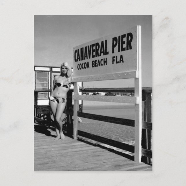 Bikini-flicka vid Canaveral Pier Cocoa Beach Flori Vykort (Framsida)