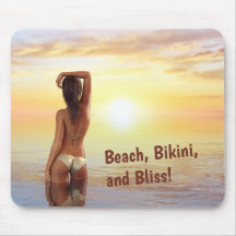 Bikini Girl Posin in Sea vid Sunset