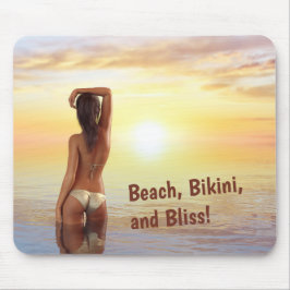 Bikini Girl Posin in Sea vid Sunset Musmatta