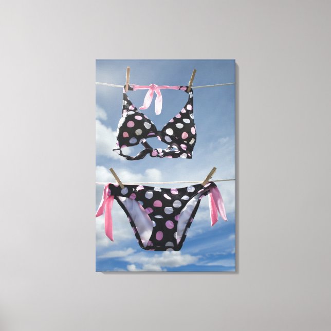 Bikini på en slutlinje canvastryck (Framsida)