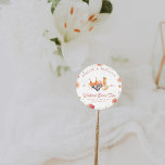 Bikinis & Bellinis Bachelorette Social Klubb Runt Klistermärke<br><div class="desc">Fira din sommarbachelorette-fest i stil med dessa Bikinis & Bellinis runda klistermärken, perfekten avslutar hand om party favors, välkomstpåsar eller matade cocktails! Med en handmålad vattenfärg bikini, persiko Bellini-dryck och mjuk blommigt, ger dessa personlig-klistermärken ett färskt, femininin luft till alla tropiska eller polsidebaser. Anpassa till bridens plats namn, party och...</div>