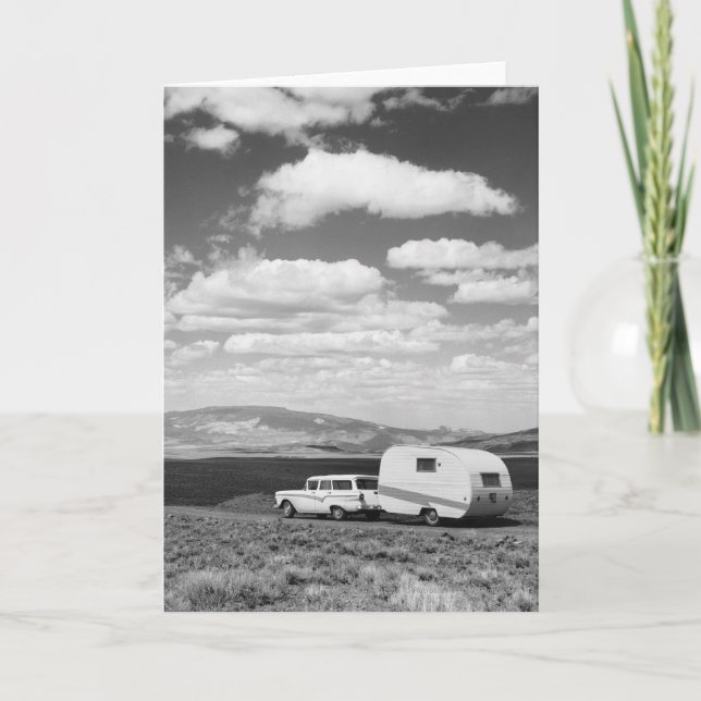 Bil som drar släpet på vägen kort (Framsida)