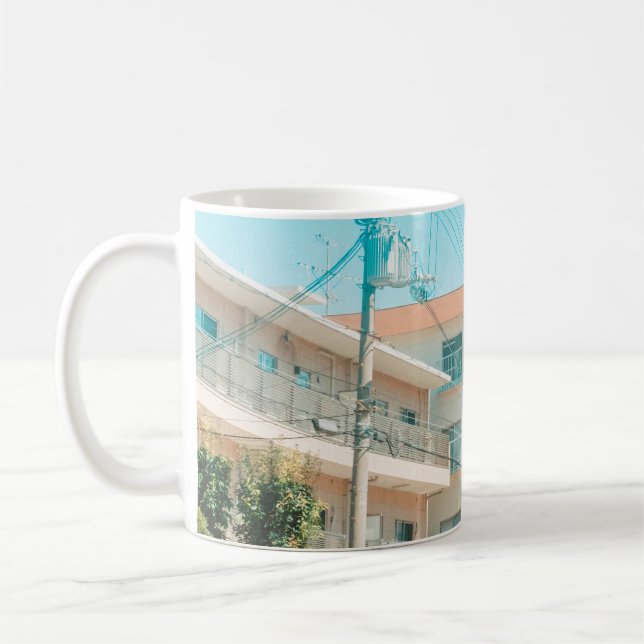 BILAR PÅ VÄG KAFFEMUGG (Vänster)