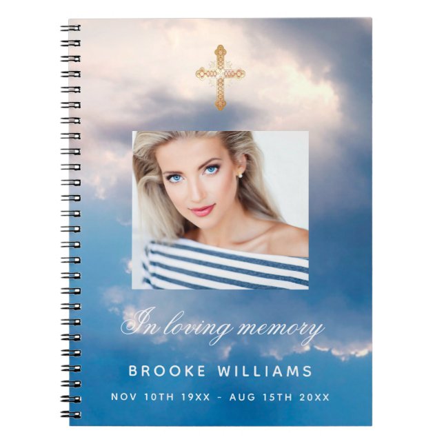 Bild av blå himmel på begravningsceremonin i Guest Anteckningsbok (Framsidan)