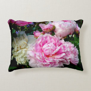 Bild av blommigten för vit peony-elegant rosa prydnadskudde