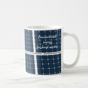 Bild av en solenergipanel roligt kaffemugg