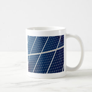 Bild av en solenergipanel roligt kaffemugg