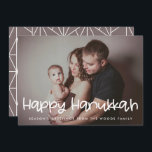 Bild av familjen lycklig Hanukkah Julkort<br><div class="desc">En modern typografi för den här fotokortsamlingen. Så här anpassar du dig med din favoritfamilj bild. Du kan också enkelt ändra färg på teckensnittet eller den geometriska bakgrunden till dina önskemål.</div>