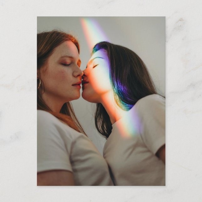 Bild av Girls Kissing Rainbow Kärlek Vykort (Framsida)